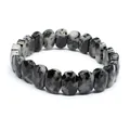 Gros plan d'un bracelet en pierre naturelle marbrée noire et grise de 11x16mm. - Black Picture Stone