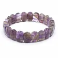 Gros plan d'un bracelet en cristal naturel facetté de 11x16mm aux reflets violets. - Améthyste