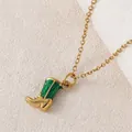Collar vintage de acero inoxidable bañado en oro con colgante de bota de vaquero verde - Estilo de Collar de Bota de Vaquero Verde (NAP01-2) / Collar (Con Cadena) 13x11mm / Verde