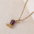 Collar de acero inoxidable chapado en oro con colgante de bota de vaquero morada - Estilo de Collar de Bota de Vaquero Morado (NAP01-3) / Collar (Con Cadena) 13x11mm / Púrpura