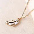 Elegante collar bañado en oro con colgante de tacón alto blanco y detalles de esmalte - 白色高跟鞋项链(链条+吊坠) / 22x11mm