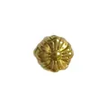 Vue détaillée d'une perle en acier inoxydable dorée en forme de fleur pour bijoux DIY - Perle d'Espacement Motif Marguerite (HY-181)