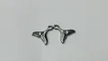 Detaillierte Nahaufnahme von polierten Walflossen-Anhängern aus Edelstahl für DIY-Schmuck - Fischschwanz (HY-512) / 11.75*10.67*1.55mm / Silber