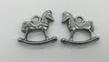 Silberne Schaukelpferd-Anhänger aus Edelstahl für DIY-Halsketten und Armband-Schmuckherstellung - Schaukelpferd (HY-632) / 20X18X3.5mm / Stahlfarben