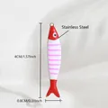 Rot-weiß gestreifter Fisch-Anhänger aus Edelstahl mit Maßangaben für DIY-Schmuck - Gestreifter Fisch / Rot Rosa Gestreift