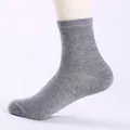 Breathable heather grey cotton crew sock for men, durable and comfortable athletic style - Crew Socks / Light Gray