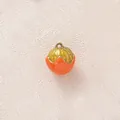 Piccolo ciondolo a forma di cachi arancione con foglia placcata oro per gioielli - Cachi
