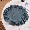 Elegante ronde blauwgroene placemat met ruches voor een minimalistisch gedekte tafel - Grijsblauw