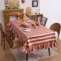 Roze en bruin gestreept fluwelen tafelkleed met ruches voor rechthoekige eettafels - 152x152cm / Koffie en Roze Gestreept Fluweel met Rimpelrand