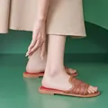 Mules plates élégantes en maille marron pour femmes avec bout carré et semelle rouge - 35 / Bordeaux