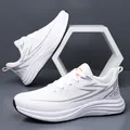 Ελαφριά αθλητικά παπούτσια fly-knit για άνδρες σε λευκό και γκρι χρώμα. - 38 / Λευκό
