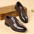 Scarpe formali da uomo in pelle marrone scuro con classici dettagli brogue sulla punta - 38 / Marrone Fodera Singola