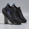 Scarpe da corsa uomo suola spessa nere con dettaglio fulmine viola cangiante - 39 / Nero