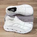 Sneakers bianche in maglia traspirante con suola spessa traforata per il massimo comfort - Tutto Bianco