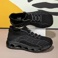 Sneaker a calzino in flyknit nero traspirante con suole leggere ammortizzanti. - tutto nero