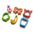 6-piece set of colorful stainless steel cartoon cookie cutters for sandwiches and fruit - Random Color / 6-Piece Set