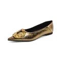 Zapatos planos dorados elegantes con punta estrecha, textura y hebilla metálica - 35 / Bronce antiguo