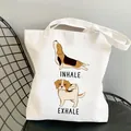 Sac fourre-tout en toile blanche avec imprimé Beagle yoga et texte Inhale Exhale - Inspirez Expirez Yoga Beagle (STD1673-H)