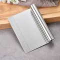 Professioneller Teigschaber aus 430 Edelstahl mit Messskala zum Backen und für Gebäck - 15cm x 11.5cm (109g)