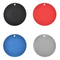 Round silicone heat insulation pads in black, red, blue and grey colors with texture - Four-Piece Set / 4-Piece Set (Mixed Colors)