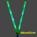 Vista detallada del palo de luz LED verde con dimensiones de 48cm x 2cm para fiestas - Versión Mejorada Reforzada de Cinco LED / Verde