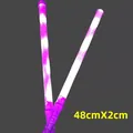 Vista detallada de palos de luz LED morados de 48 cm para conciertos y fiestas - Versión Mejorada Reforzada de Cinco LED / Rosa