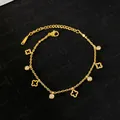 Elegante bracciale a quadrifoglio in acciaio al titanio placcato oro 18K e cristalli. - Quadrifoglio Traforato (YMB632) / Oro