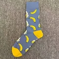 Blaue Baumwollsocken mit gelbem Bananenmuster sowie gelber Ferse und Zehenpartie - Einheitsgröße / Hellblau Gelbe Banane (22)