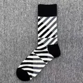 Stylische Herren Socken aus Baumwolle mit geometrischem schwarz weiß grauem Muster - Einheitsgröße / Schwarz Weiß Grau Geometrisch (27)