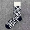 Herren-Socken aus Baumwolle mit auffälligem schwarz-weißem geometrischem Karomuster - Einheitsgröße / Schwarz-weißes Schachbrettmuster