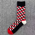 Weiche Herren-Wadenstrümpfe aus Baumwolle mit lebhaftem rot-schwarzem geometrischem Muster - Einheitsgröße / Rot-schwarzes geometrisches 3D-Muster