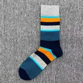 Trendige Herren-Baumwollsocken mit bunten Querstreifen in Marine, Orange und Blau - Einheitsgröße / Marine Orange Grau Streifen