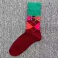 Bunte Baumwollsocken für Herren mit lebhaftem Rautenmuster und kreativem Tropfeneffekt - Einheitsgröße / Dunkelrot Orange Grün Geometrisch