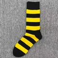Herren-Baumwollsocken in Wadenlänge mit leuchtend gelben und schwarzen Querstreifen - Einheitsgröße / Schwarz Gelbe Streifen