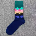 Stilvolle Herren Baumwollsocken mit lebhaftem Rautenmuster in klassischem Marineblau - Einheitsgröße / Dunkelblaues Retro-Rautenmuster (51)