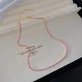 Elegante goldene Halskette mit funkelnden rosa Zirkonsteinen für einen luxuriösen Look - Rosa