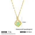 Vue détaillée du collier plaqué or avec son pendentif en pierre verte et mesures - Or - Collier Amulette Sac de Fortune Parfumé
