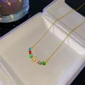 Collar de oro con piedras preciosas arcoíris y colgante de letra C con pavé - Estilo Letra C