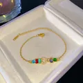 Lujosa pulsera de cadena dorada con piedras de colores y una letra inicial D brillante - Letra D