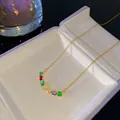 Elegante collar bañado en oro con piedras preciosas de colores y una letra D brillante - Estilo Letra D