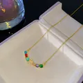 Collier arc-en-ciel doré avec pendentif lettre K étincelant et pierres multicolores - Style Lettre K