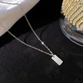 Collier minimaliste en acier titane avec un pendentif rectangulaire gravé de la lettre A - Lettre A / Argent