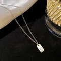Collier en acier au titane doré minimaliste avec pendentif rectangulaire lettre K - Lettre K / Argent