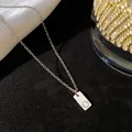 Collier minimaliste en acier titane doré avec pendentif gravé de la lettre O initiale - Lettre O / Argent