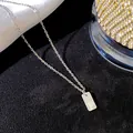 Collier minimaliste en acier titane argenté avec un pendentif rectangulaire lettre P - Lettre P / Argent