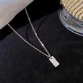 Collier minimaliste en acier titane argenté avec un pendentif rectangulaire lettre U - Lettre U / Argent