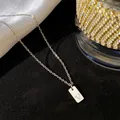 Collier minimaliste en acier titane avec un pendentif rectangulaire lettre V argenté - Lettre V / Argent