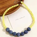 Collana di perle acriliche in stile dopamina con perle marmorizzate gialle e blu - Collana al Mirtillo in Resina (DZ-693)