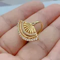 Detailed view of a vintage gold-plated fan-shaped ring with pavé zircon stones - Style F (Hollow Fan)