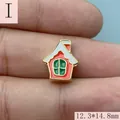 Vue macro d'une perle en émail rouge maison de Noël pour bijoux DIY, 12.3x14.8mm - 12.3x14.8mm